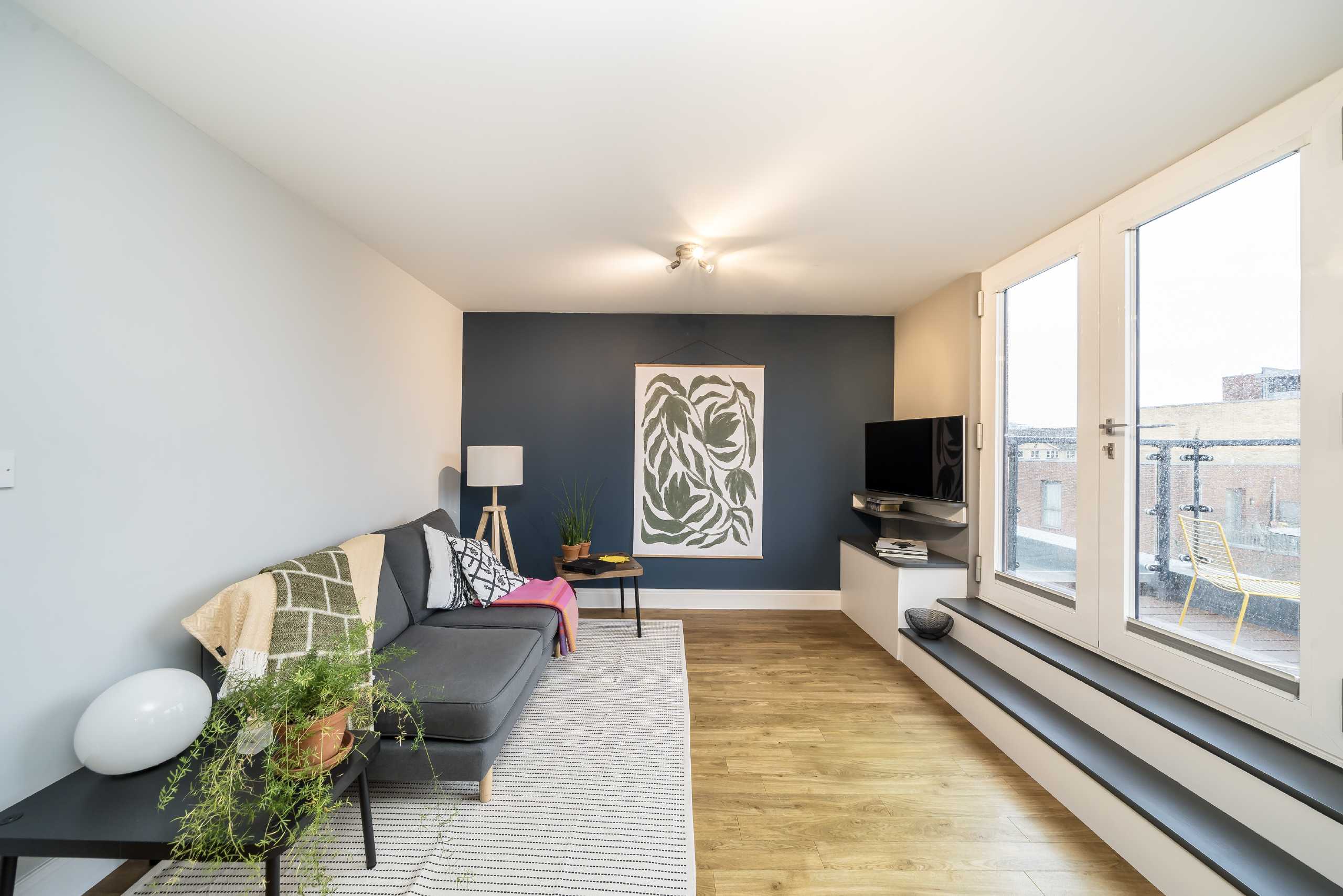 Flat Dugard Way in Greater London