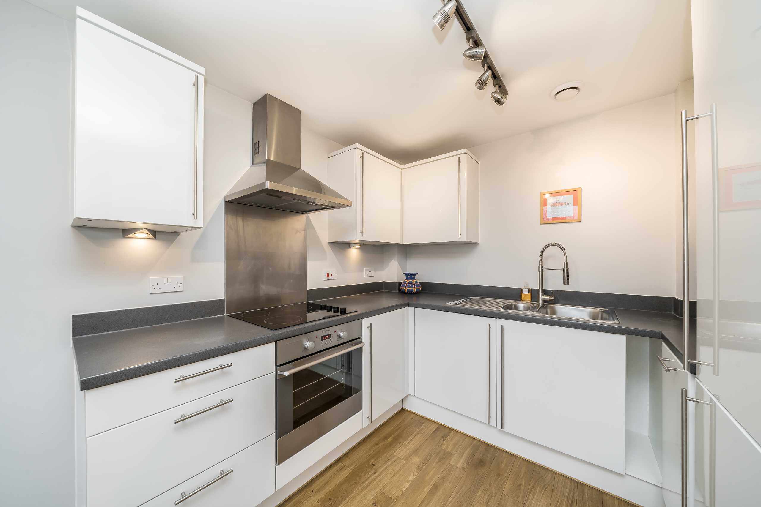 Flat Dugard Way in Greater London