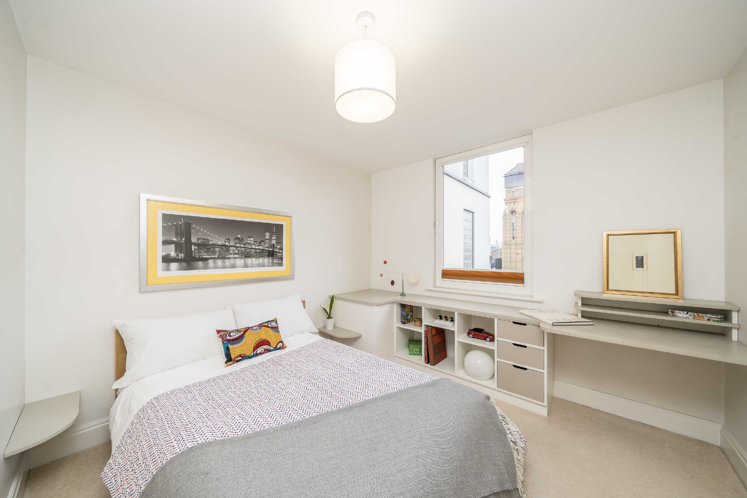 Flat Dugard Way in Greater London