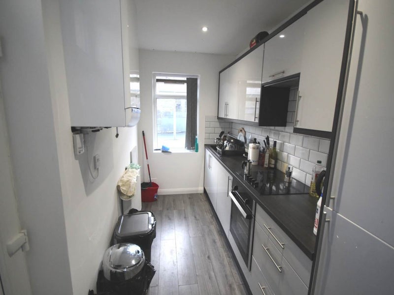 Room Grove Terrace in Bradford