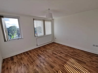Flat Uxbridge Road in Greater London
