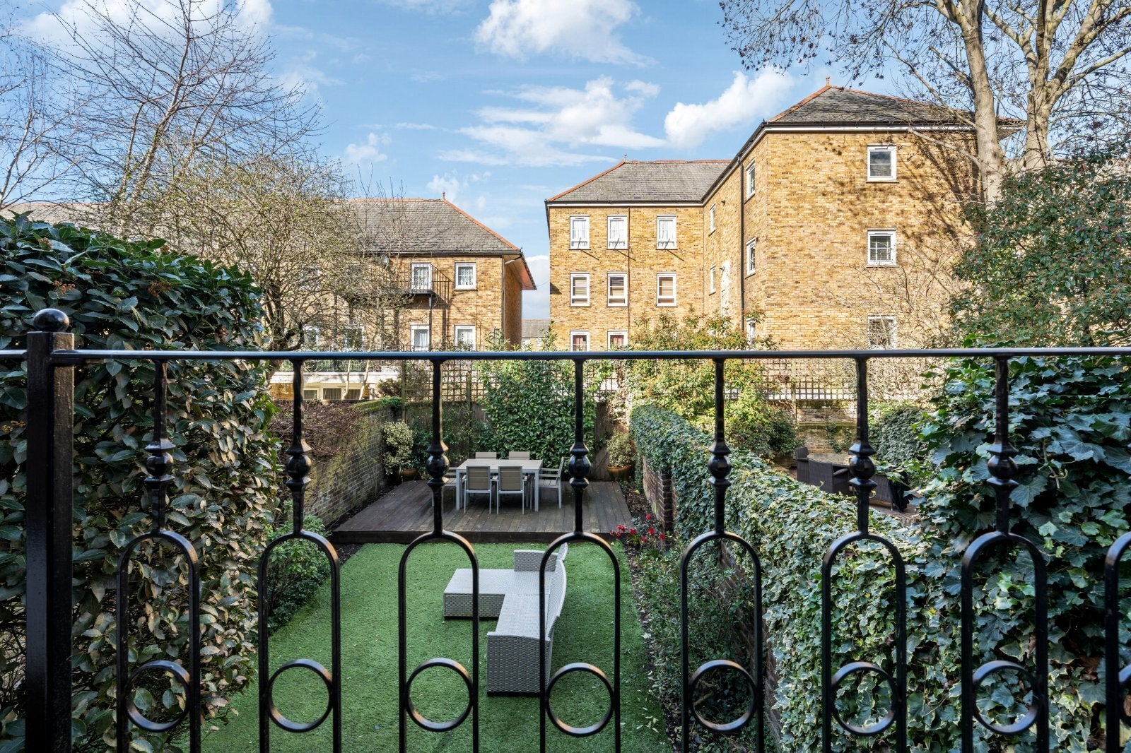 Flat St James's Gardens in Greater London