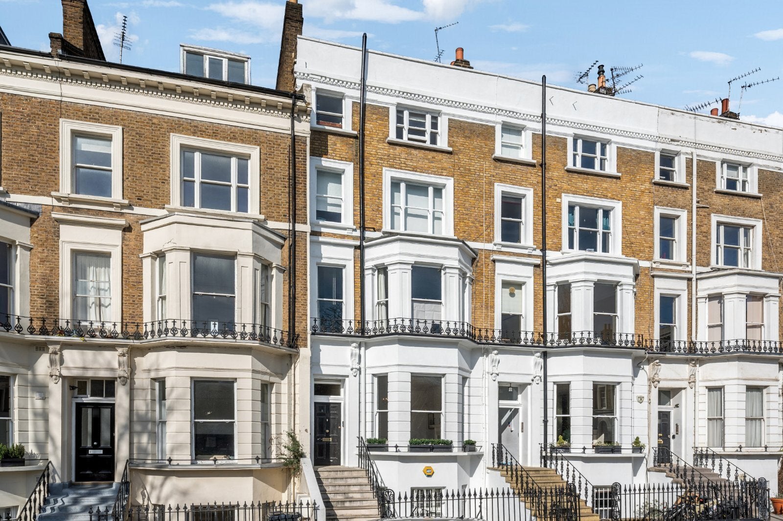 Flat St James's Gardens in Greater London