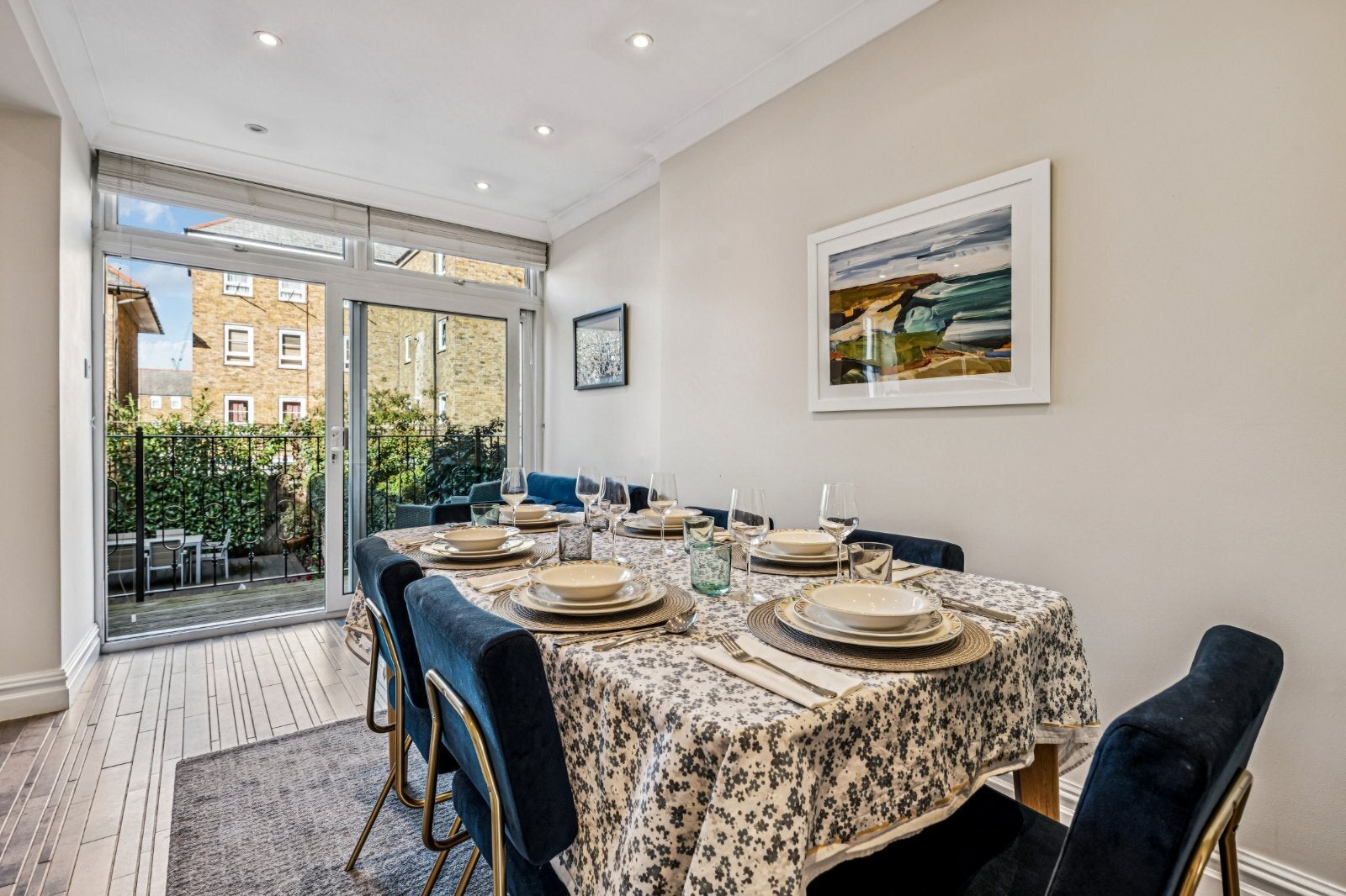 Flat St James's Gardens in Greater London