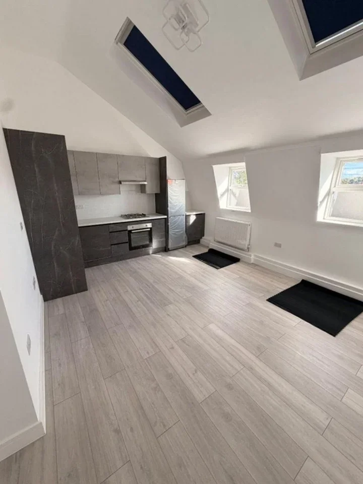 Flat Acre Lane in Greater London