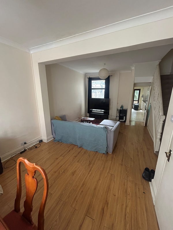 Room Mellish Street in Greater London