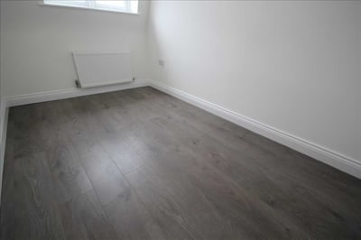 Flat Greenhill Road in Greater London