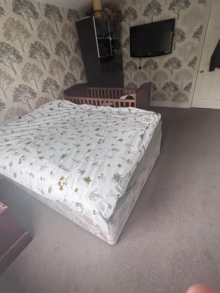 Room Burgess Road in Greater London