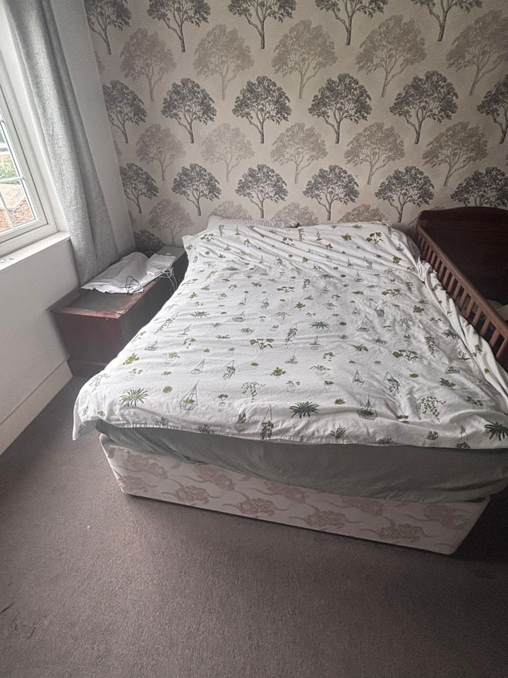Room Burgess Road in Greater London