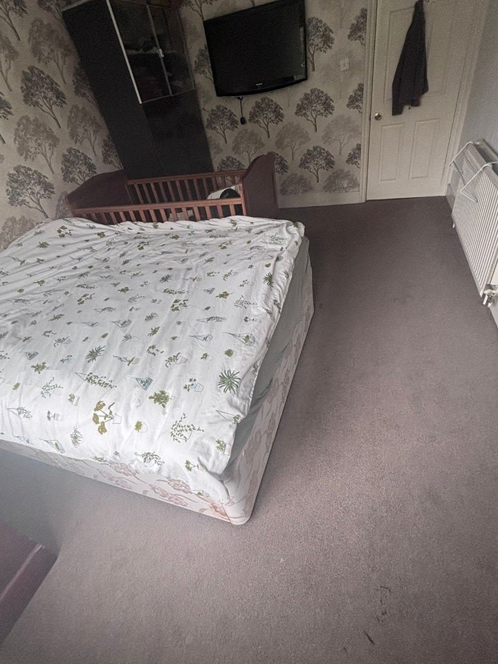 Room Burgess Road in Greater London