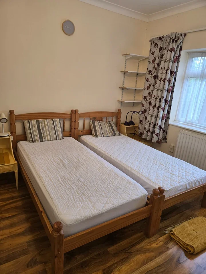 Room Forty Lane in Greater London