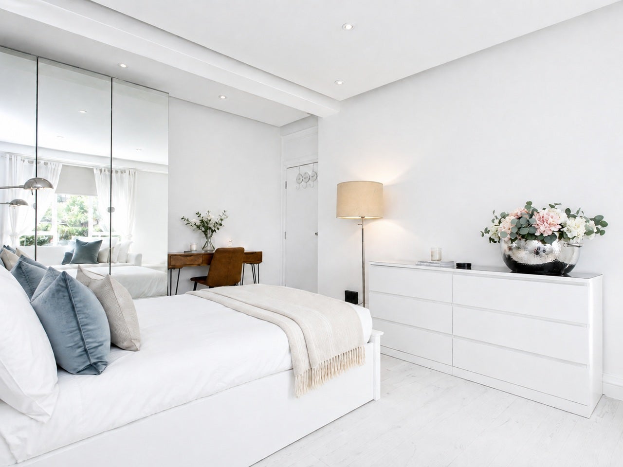 Room John Aird Court in City of Westminster