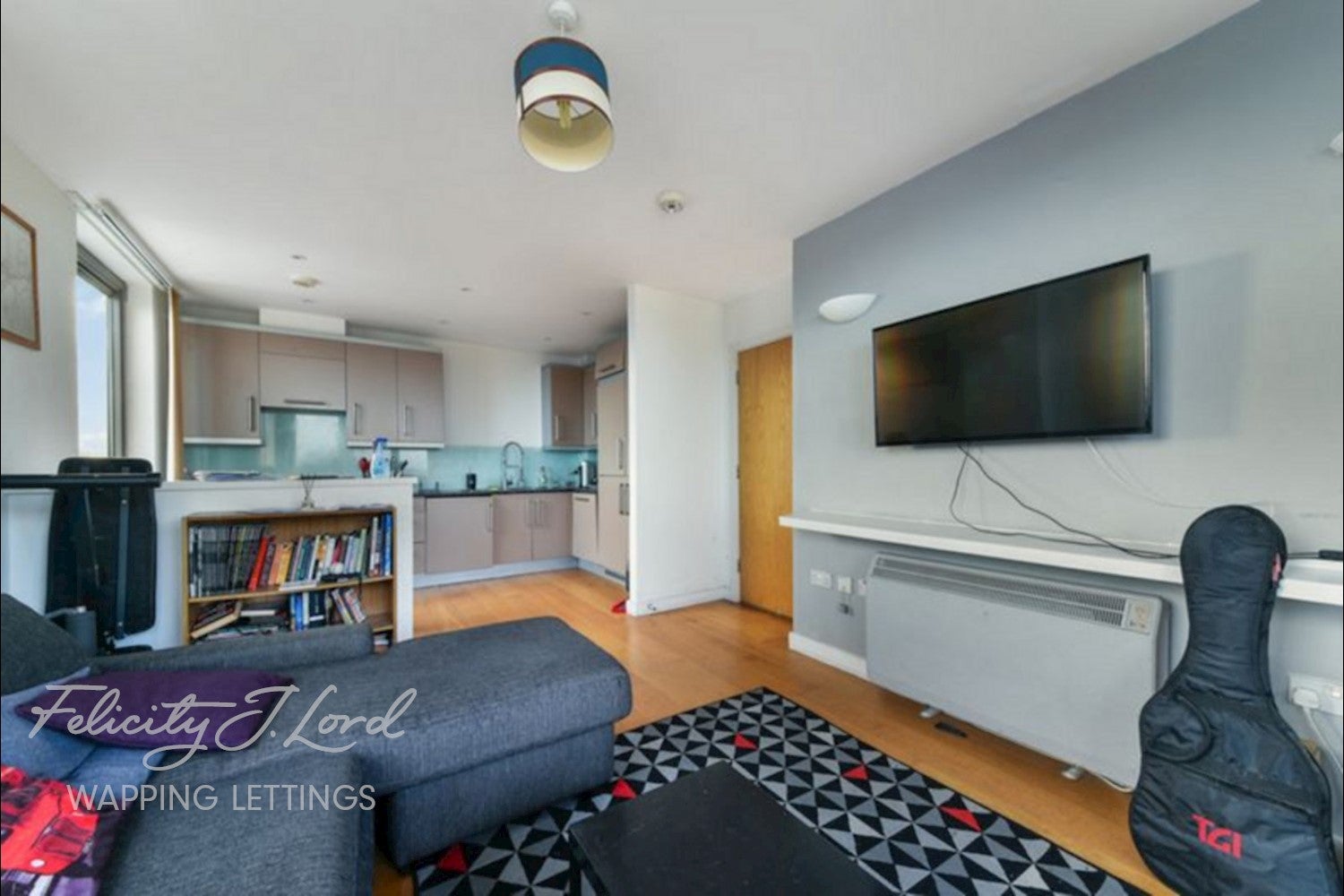 Flat Spencer Way in Greater London