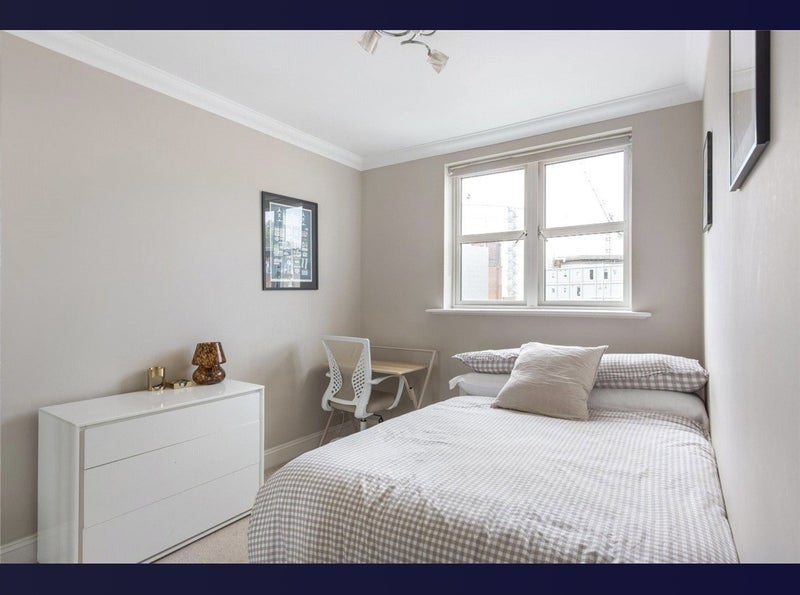 Room Kennington Lane in Greater London