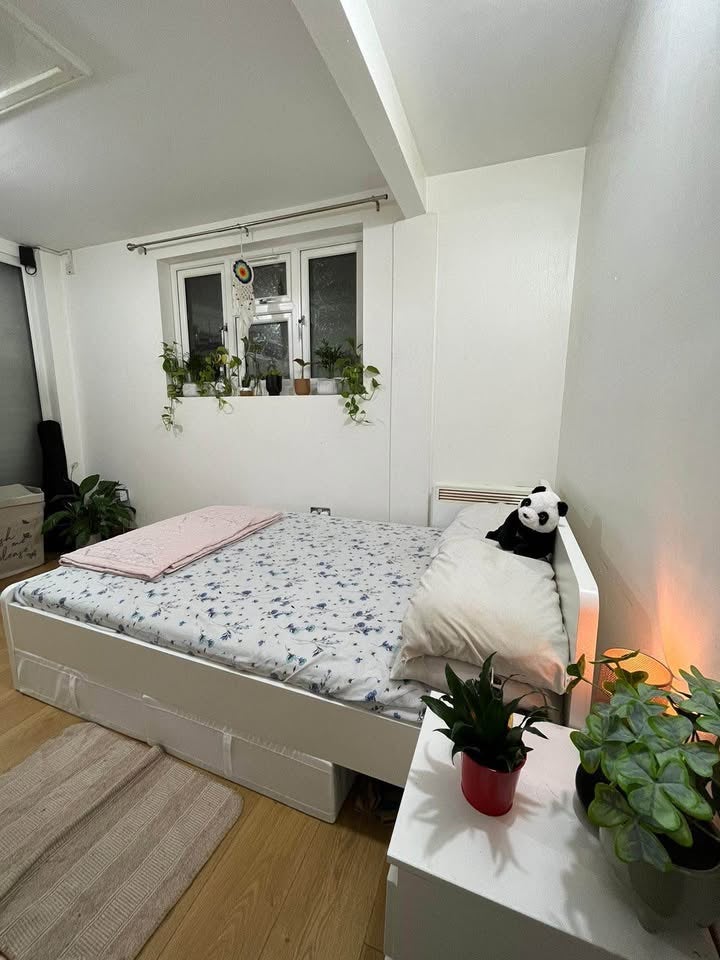 Flat Lord Gardens in Greater London