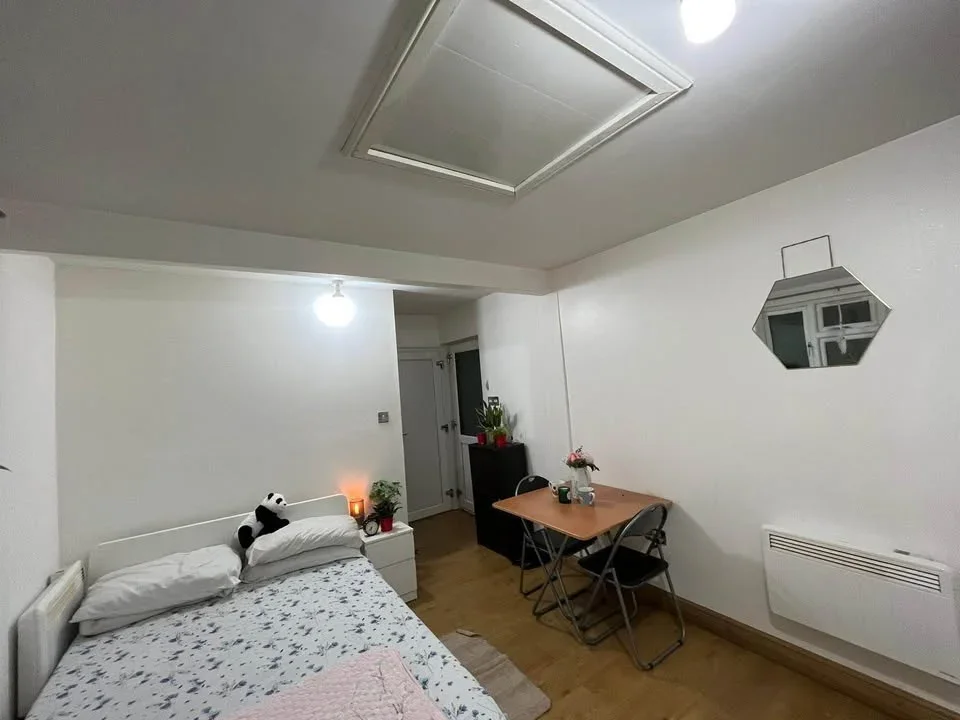 Flat Lord Gardens in Greater London