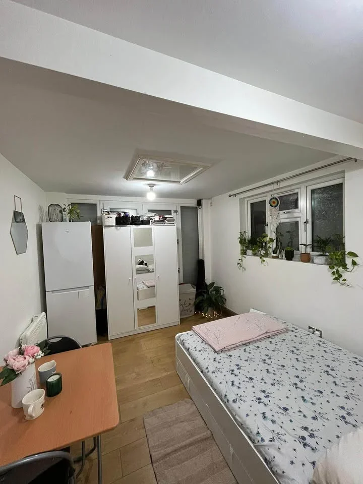 Flat Lord Gardens in Greater London