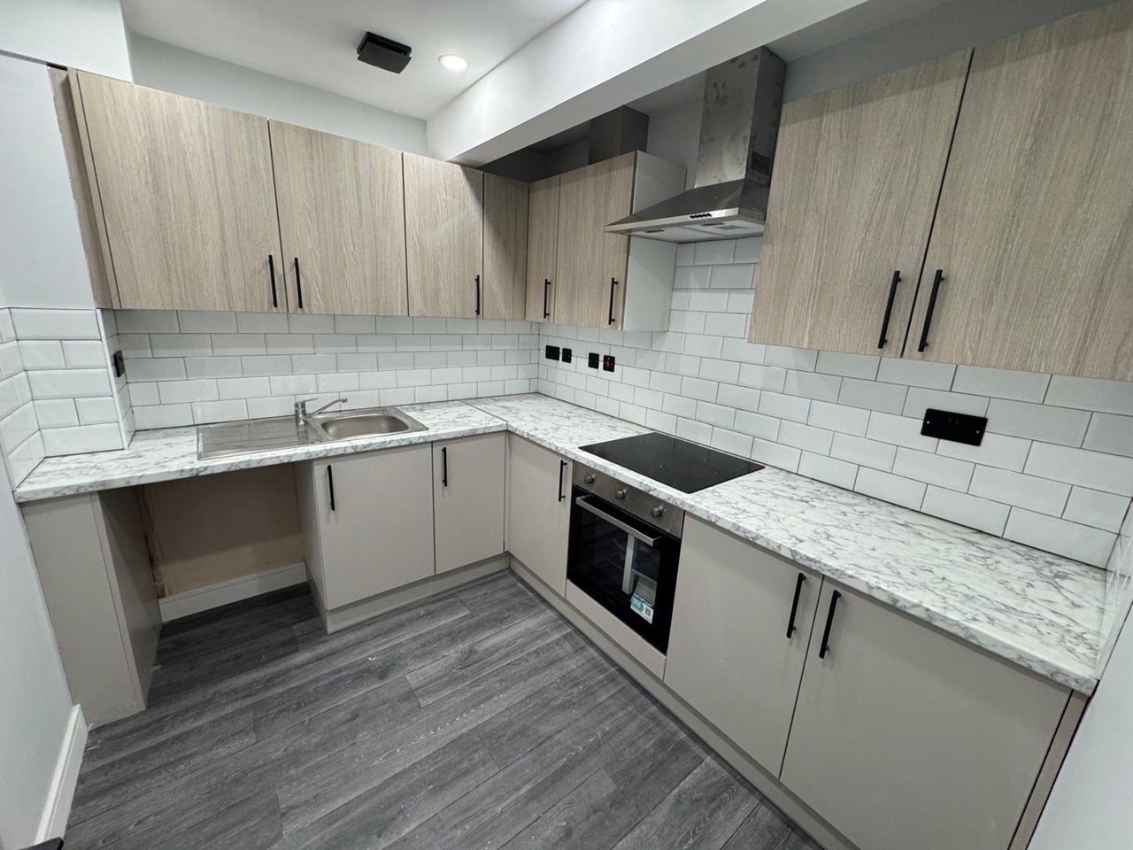 Flat Staines Road in Greater London