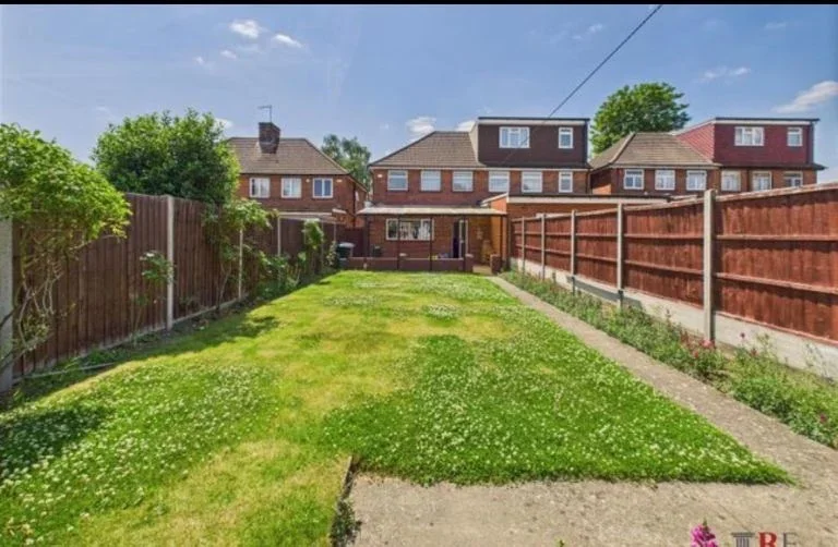 Room Vivian Avenue in Greater London
