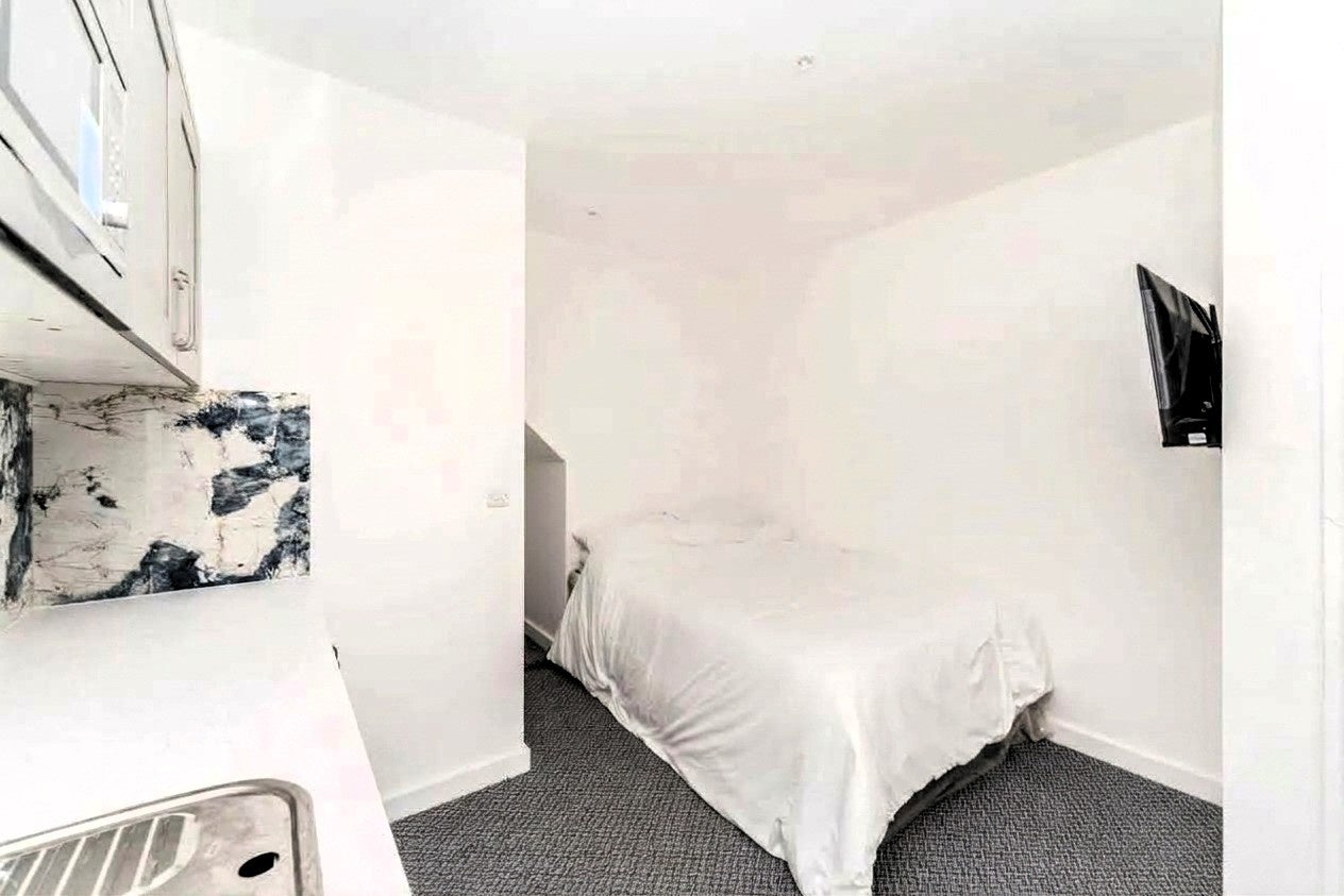 Flat Bond Street in Greater London