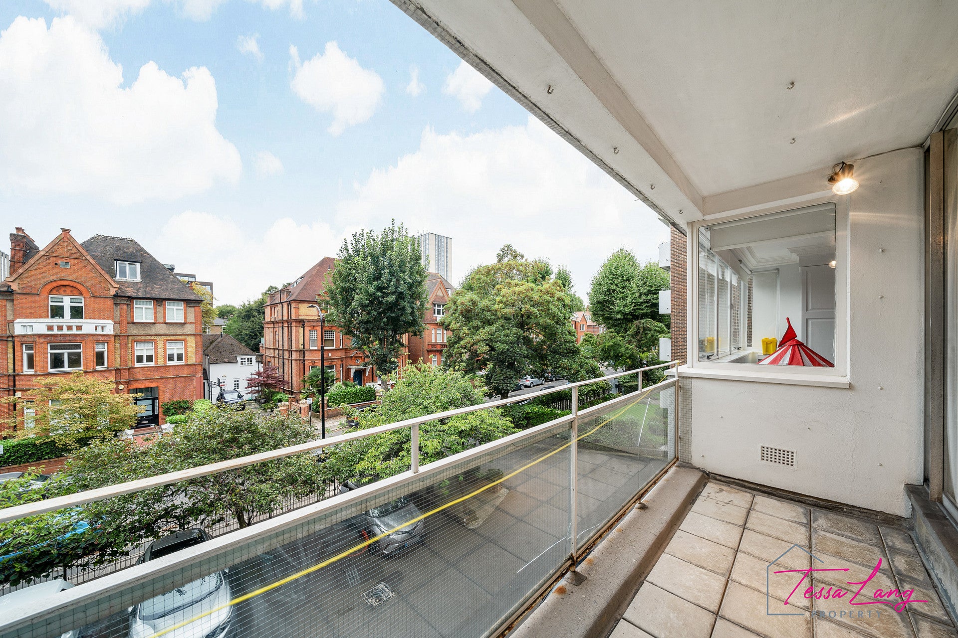 Flat Eton Avenue in Greater London