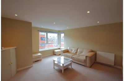 Flat Salamander Court in City of Edinburgh