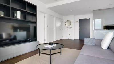 Flat Russell Gardens in Greater London