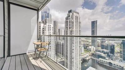 Flat Russell Gardens in Greater London