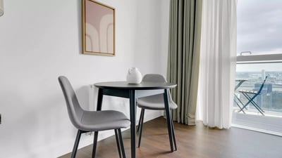 Flat Russell Gardens in Greater London