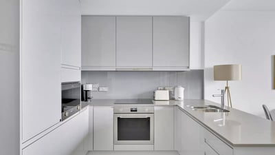 Flat Russell Gardens in Greater London