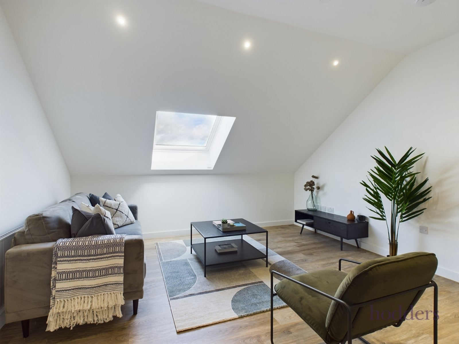 Flat London Road in Borough of Spelthorne