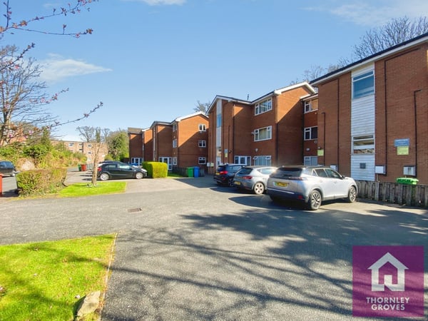 Flat Aldborough Close in Manchester