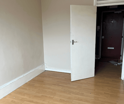 Flat Milburn Lane in Greater London