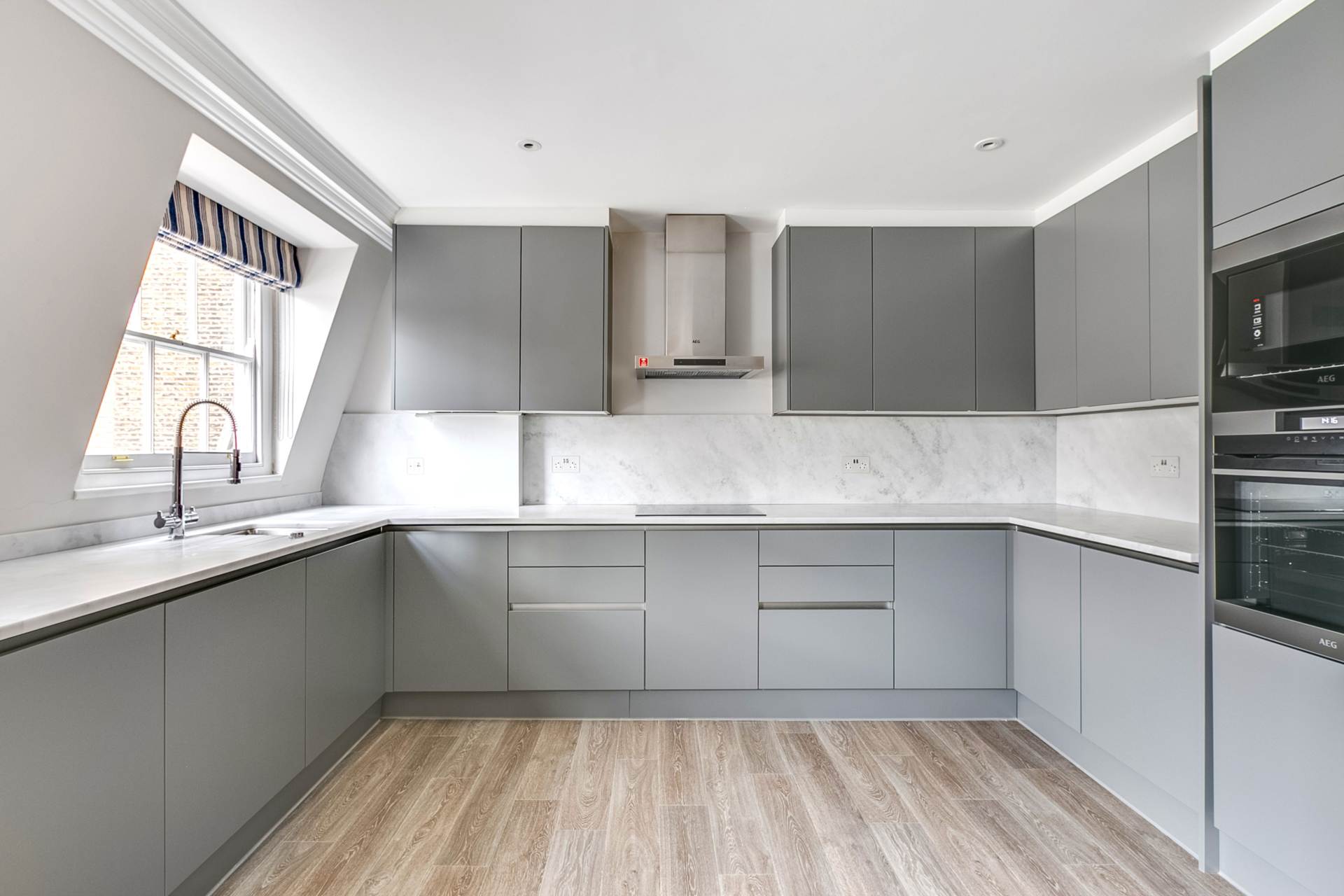 Flat Montpelier Walk in City of Westminster