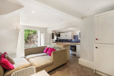 Flat Ballater Road in Greater London