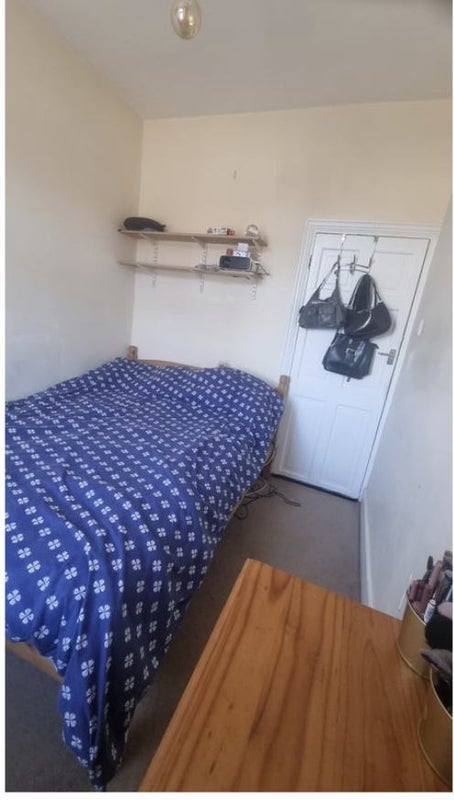 Room Eastbourne Road in Greater London