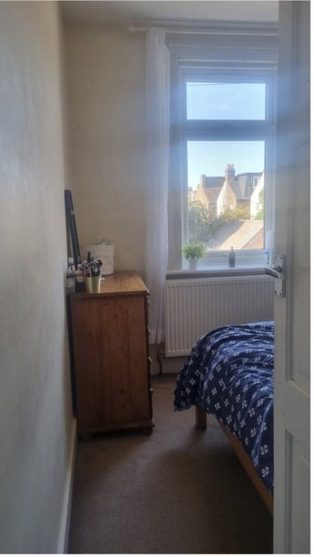 Room Eastbourne Road in Greater London