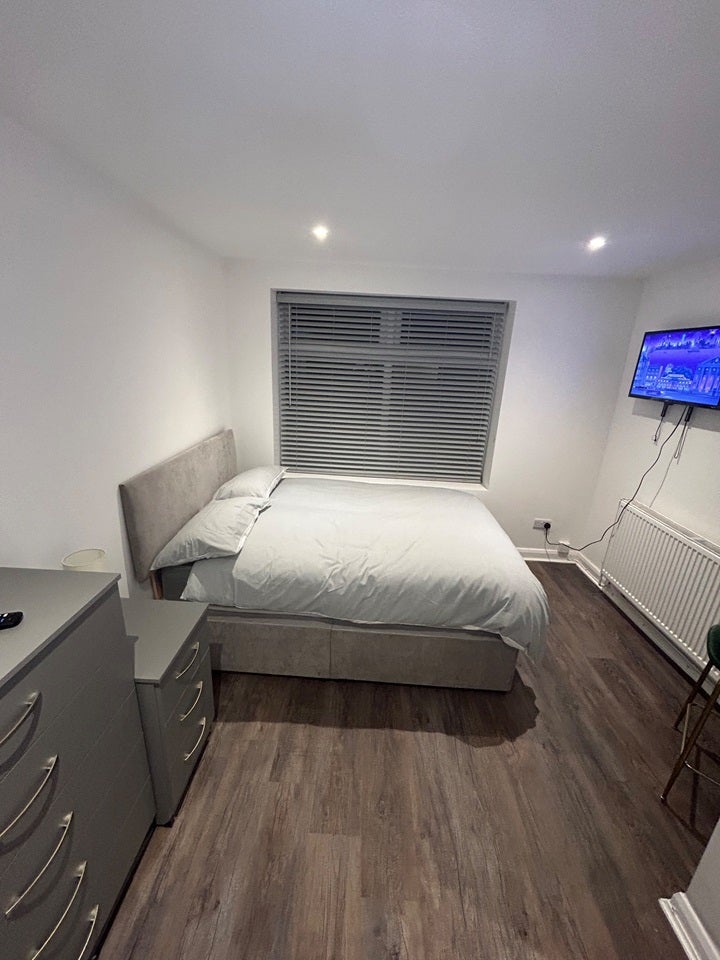 Room Denchers Plat in Crawley