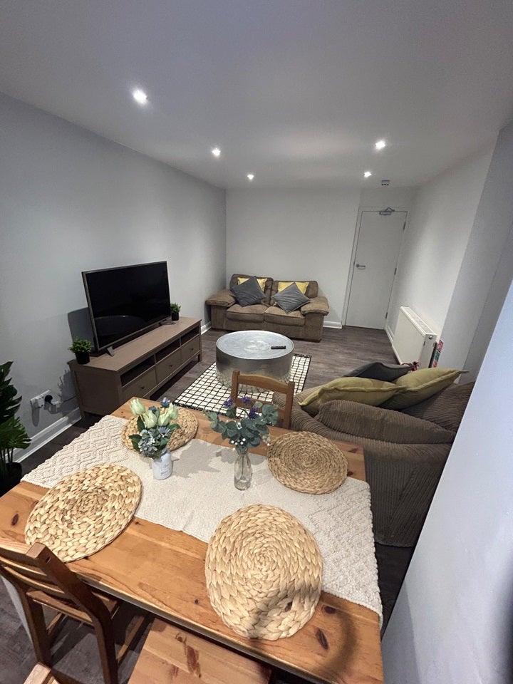 Room Denchers Plat in Crawley
