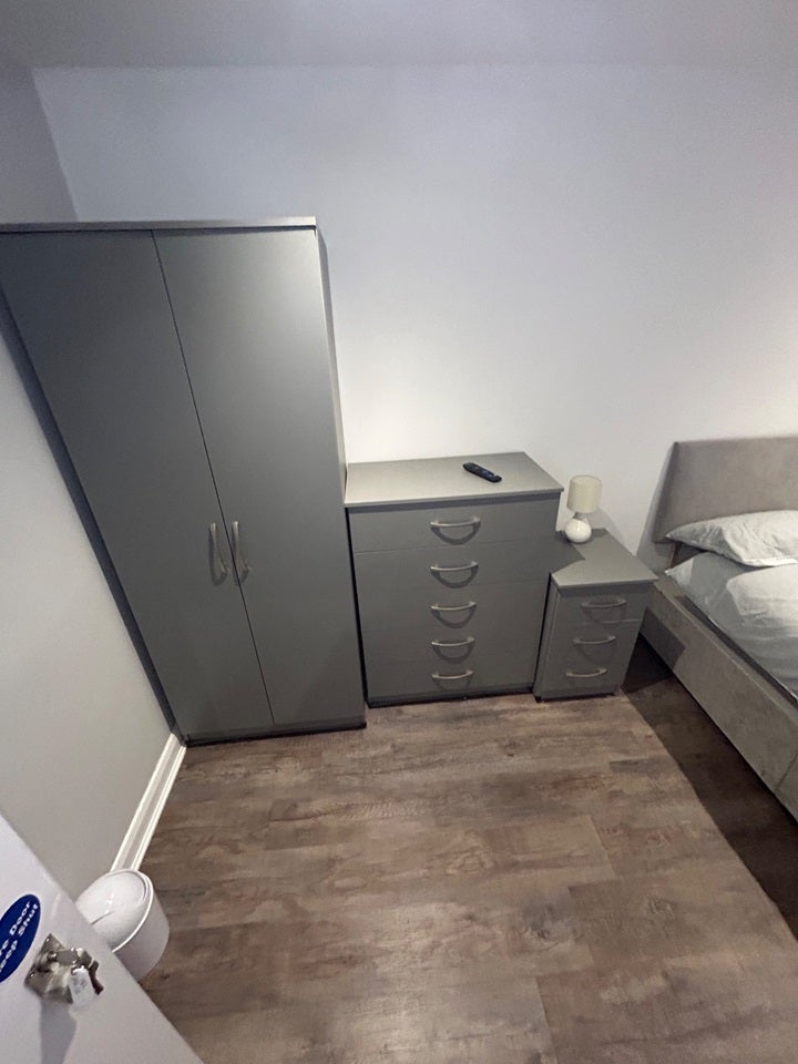 Room Denchers Plat in Crawley