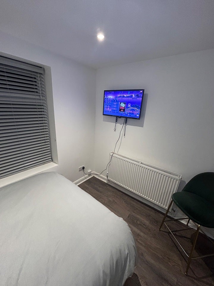 Room Denchers Plat in Crawley
