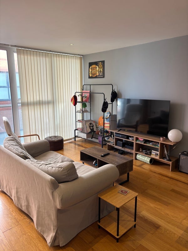 Room Skypark Road in Bristol