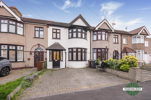 House Salisbury Avenue in Greater London
