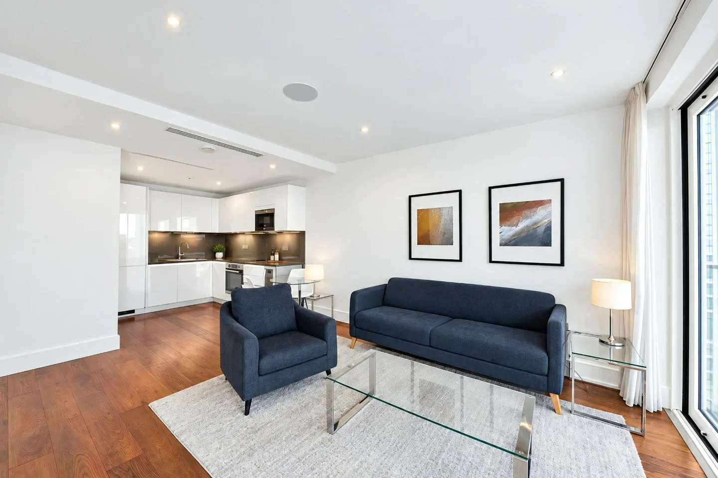 Flat Central Avenue in Greater London