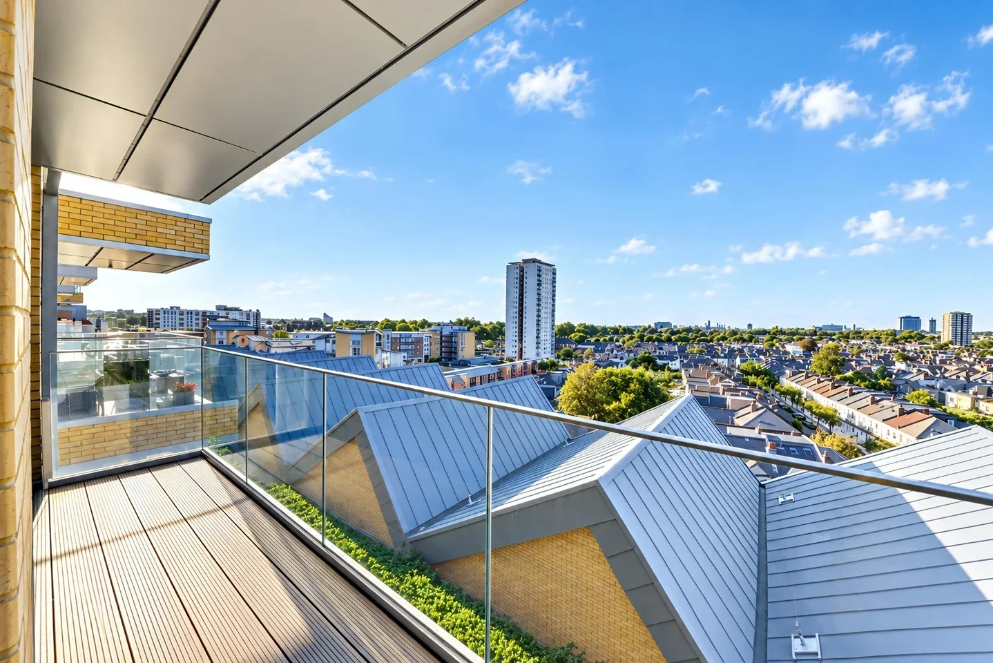Flat Central Avenue in Greater London