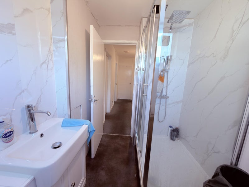 Room Salmon Lane in Greater London