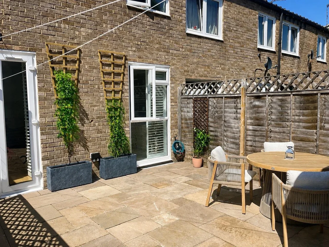 House Cobham Close in Greater London