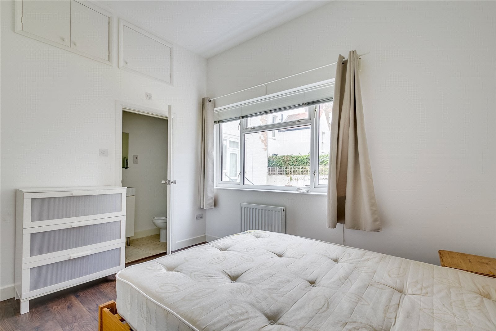 Flat Burlington Gardens in Greater London