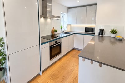 Flat Campbell Road in Elmbridge