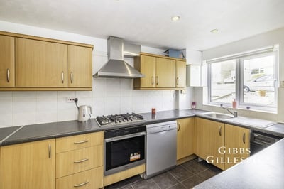 House Knoll Crescent in Greater London